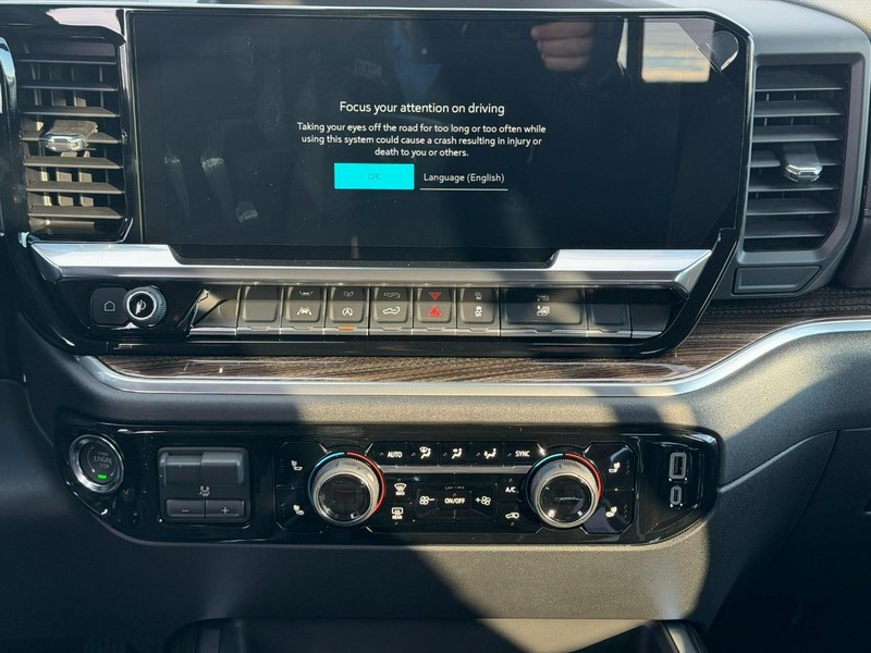 Chevrolet Silverado 1500 Vehicle Full-screen Gallery Image 7