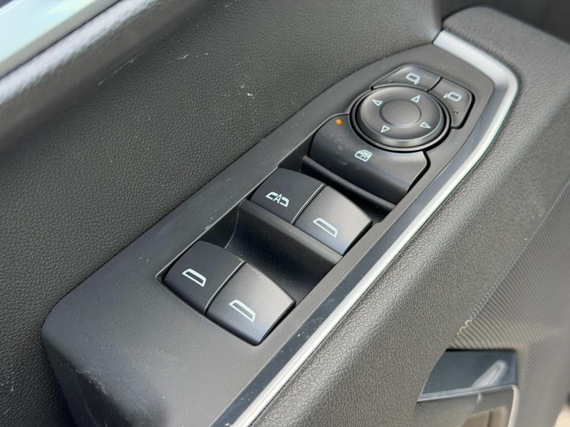 Chevrolet Silverado 1500 Vehicle Full-screen Gallery Image 9