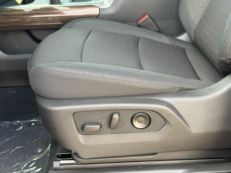 Chevrolet Silverado 1500 Vehicle Full-screen Gallery Image 10