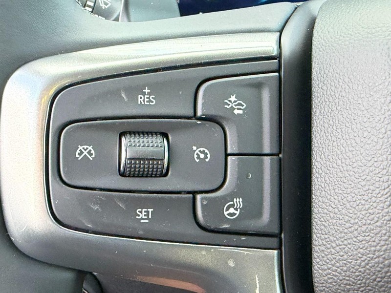 Chevrolet Silverado 1500 Vehicle Full-screen Gallery Image 11