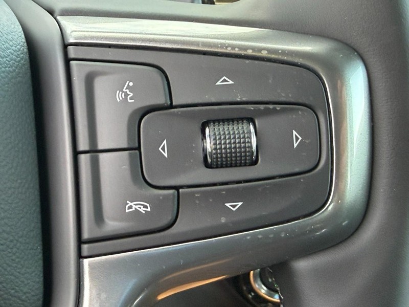 Chevrolet Silverado 1500 Vehicle Full-screen Gallery Image 12