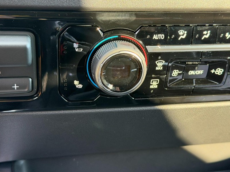 Chevrolet Silverado 1500 Vehicle Full-screen Gallery Image 13