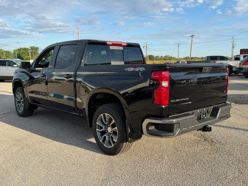 Chevrolet Silverado 1500 Vehicle Full-screen Gallery Image 3