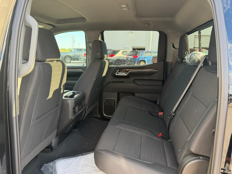 Chevrolet Silverado 1500 Vehicle Full-screen Gallery Image 4