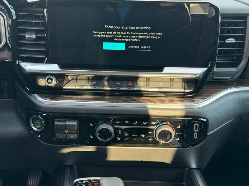 Chevrolet Silverado 1500 Vehicle Full-screen Gallery Image 7
