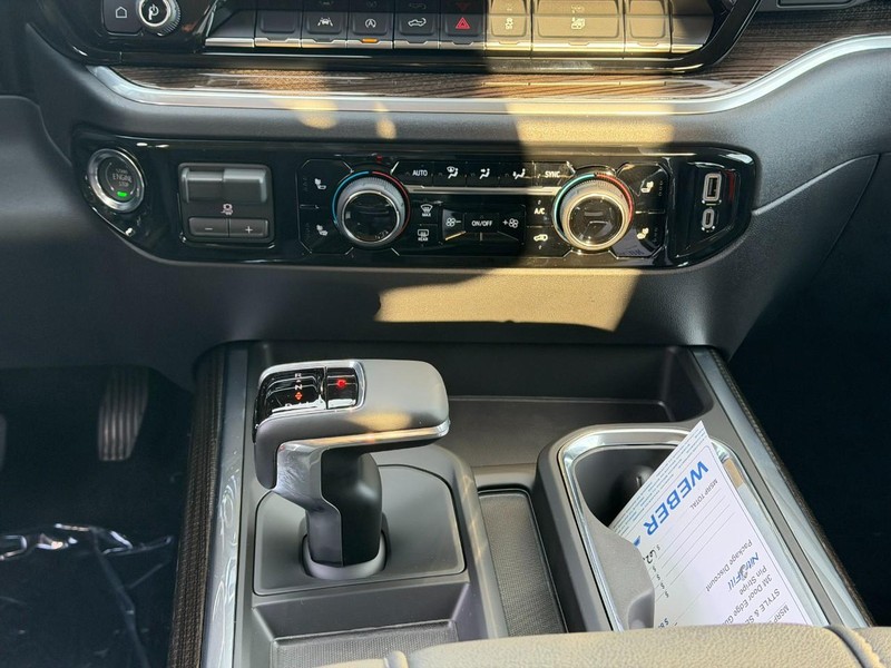 Chevrolet Silverado 1500 Vehicle Full-screen Gallery Image 8