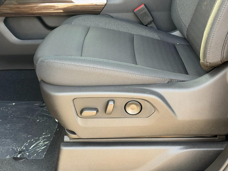 Chevrolet Silverado 1500 Vehicle Full-screen Gallery Image 10
