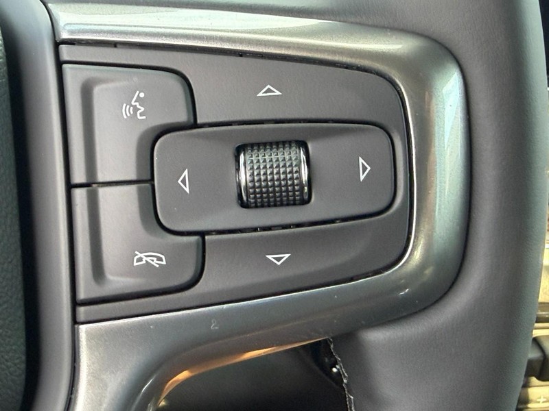 Chevrolet Silverado 1500 Vehicle Full-screen Gallery Image 12