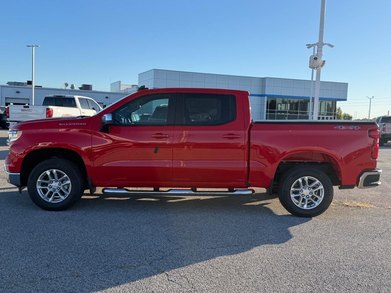 Chevrolet Silverado 1500 Vehicle Full-screen Gallery Image 2