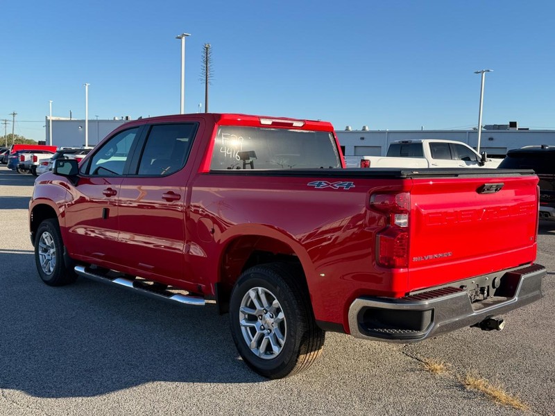 Chevrolet Silverado 1500 Vehicle Full-screen Gallery Image 3