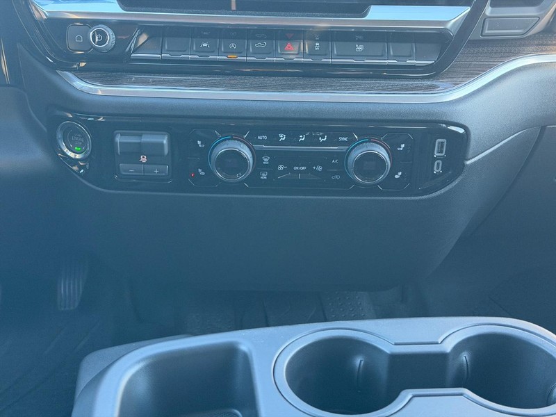 Chevrolet Silverado 1500 Vehicle Full-screen Gallery Image 8