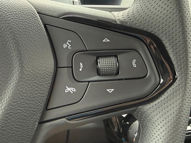 Chevrolet Bolt Vehicle Full-screen Gallery Image 9