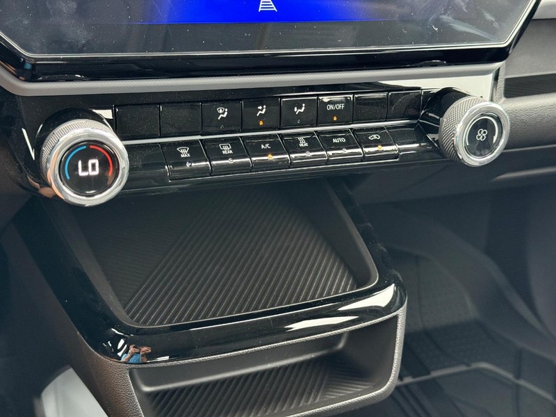 Chevrolet Bolt Vehicle Full-screen Gallery Image 12