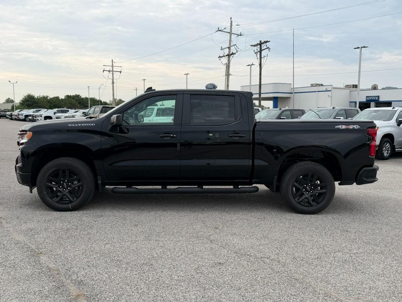 Chevrolet Silverado 1500 Vehicle Full-screen Gallery Image 2