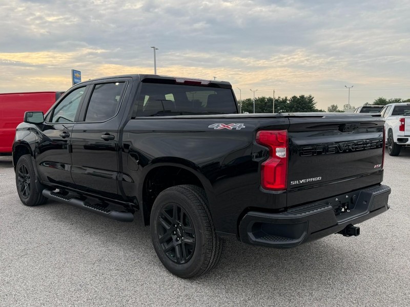 Chevrolet Silverado 1500 Vehicle Full-screen Gallery Image 3