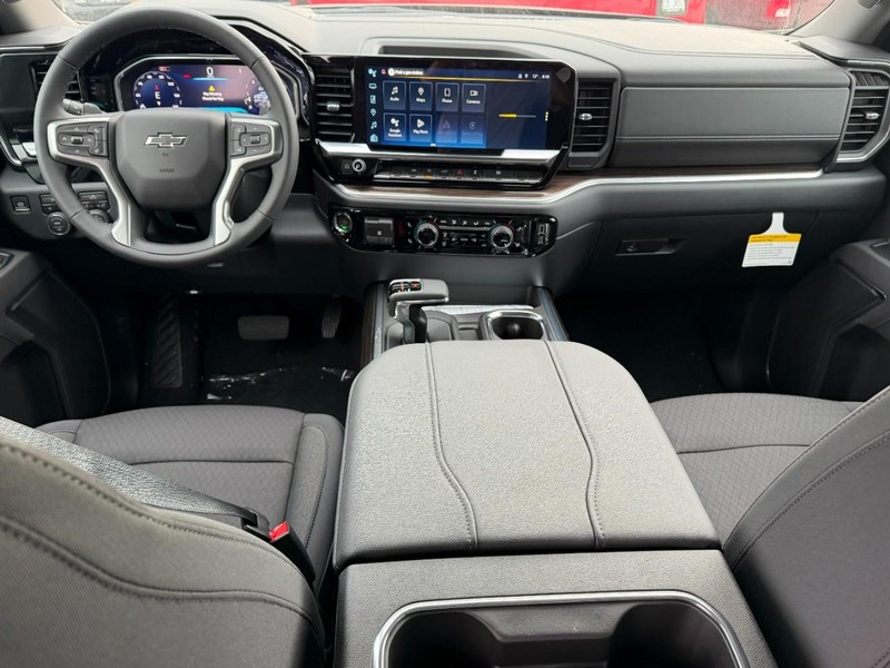 Chevrolet Silverado 1500 Vehicle Full-screen Gallery Image 5