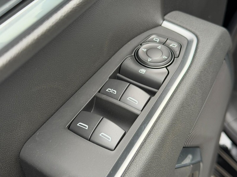 Chevrolet Silverado 1500 Vehicle Full-screen Gallery Image 9