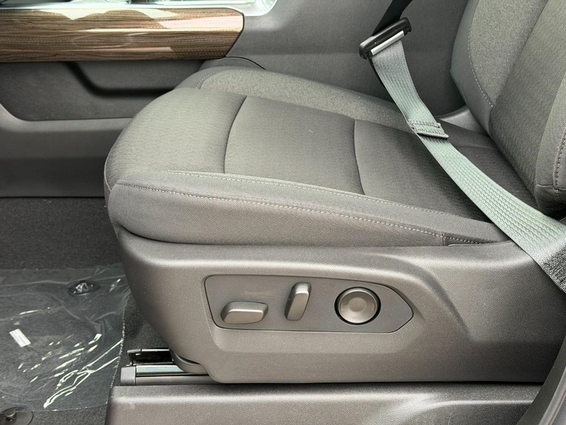 Chevrolet Silverado 1500 Vehicle Full-screen Gallery Image 10
