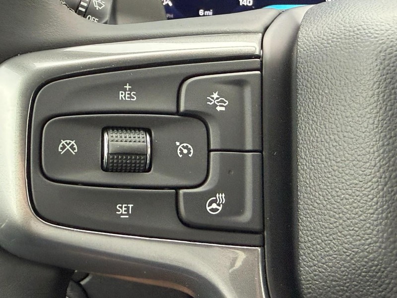 Chevrolet Silverado 1500 Vehicle Full-screen Gallery Image 11