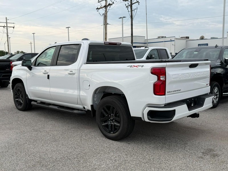 Chevrolet Silverado 1500 Vehicle Full-screen Gallery Image 3
