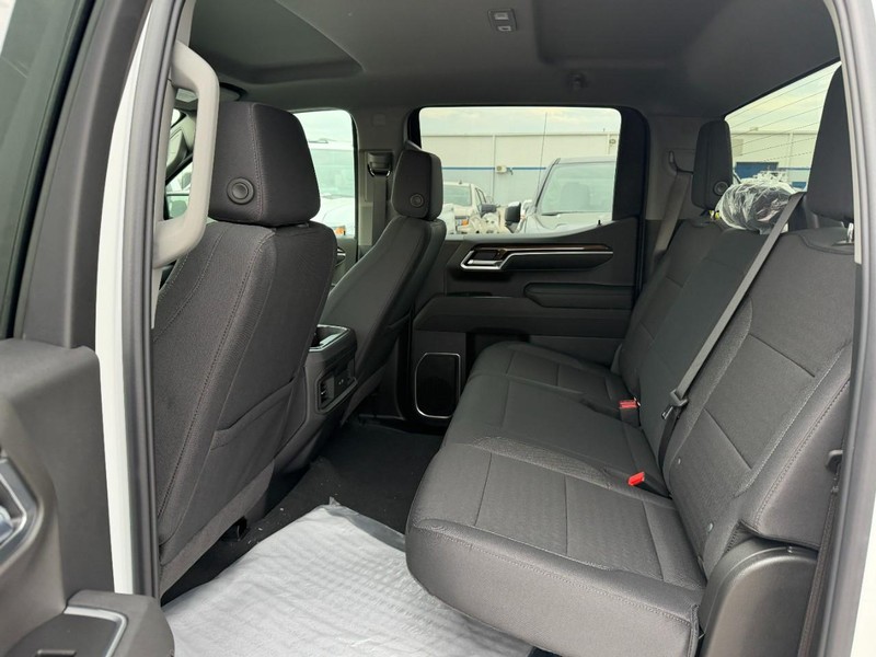 Chevrolet Silverado 1500 Vehicle Full-screen Gallery Image 4