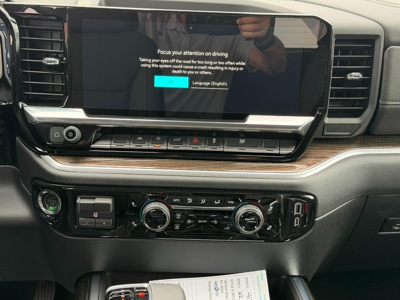 Chevrolet Silverado 1500 Vehicle Full-screen Gallery Image 7