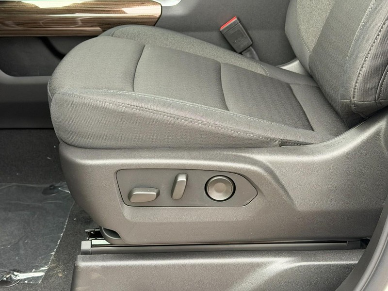 Chevrolet Silverado 1500 Vehicle Full-screen Gallery Image 10
