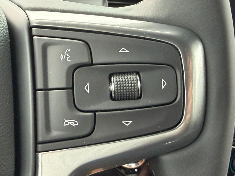 Chevrolet Silverado 1500 Vehicle Full-screen Gallery Image 12