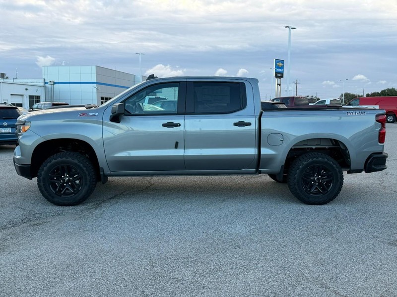 Chevrolet Silverado 1500 Vehicle Full-screen Gallery Image 2