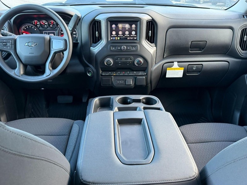 Chevrolet Silverado 1500 Vehicle Full-screen Gallery Image 5