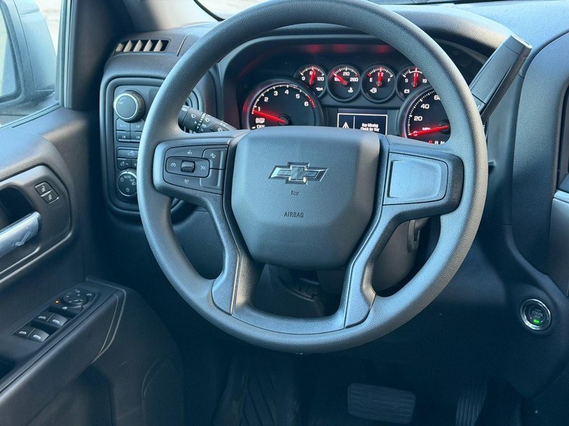 Chevrolet Silverado 1500 Vehicle Full-screen Gallery Image 6