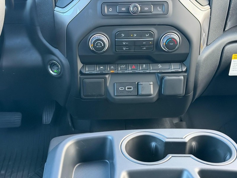 Chevrolet Silverado 1500 Vehicle Full-screen Gallery Image 8