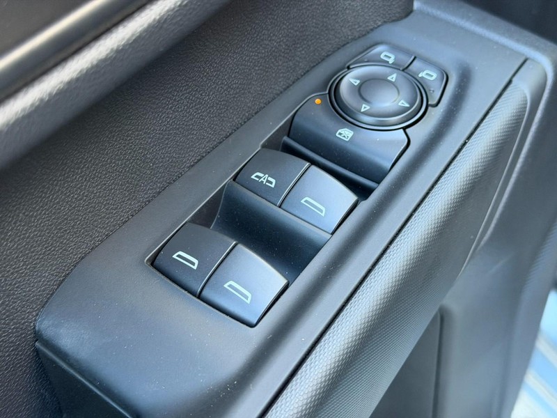 Chevrolet Silverado 1500 Vehicle Full-screen Gallery Image 9