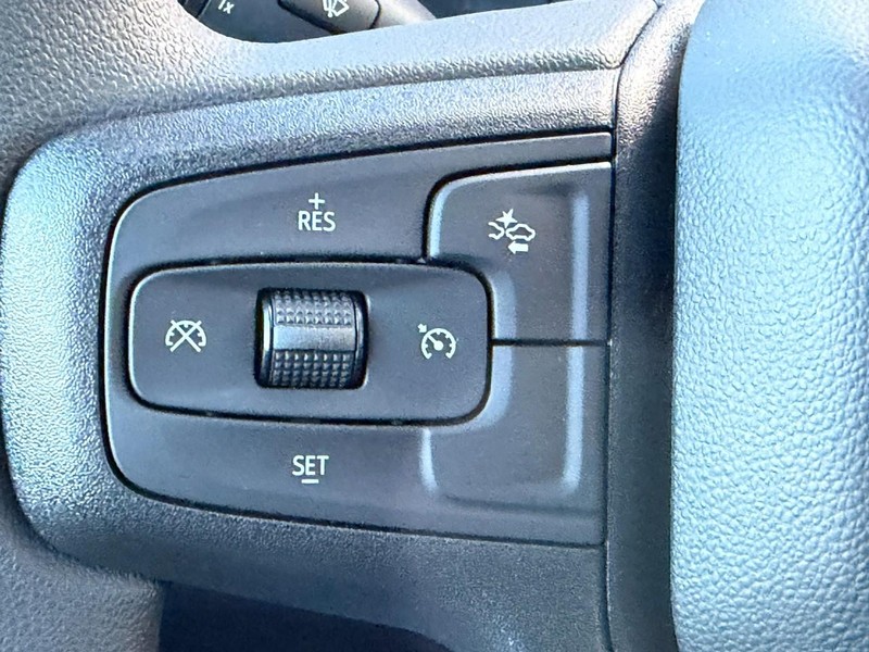 Chevrolet Silverado 1500 Vehicle Full-screen Gallery Image 11