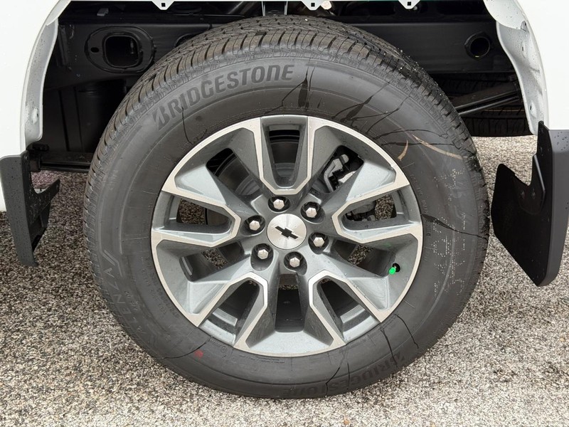 Chevrolet Silverado 1500 Vehicle Full-screen Gallery Image 4