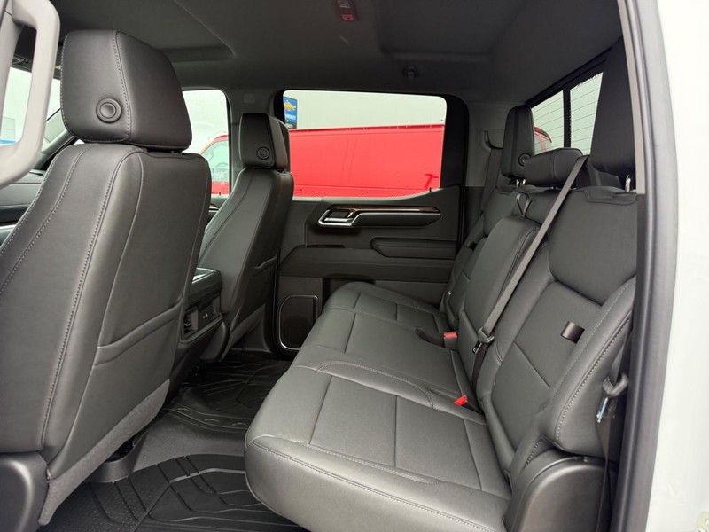 Chevrolet Silverado 1500 Vehicle Full-screen Gallery Image 5