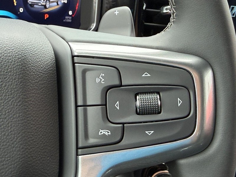 Chevrolet Silverado 1500 Vehicle Full-screen Gallery Image 9