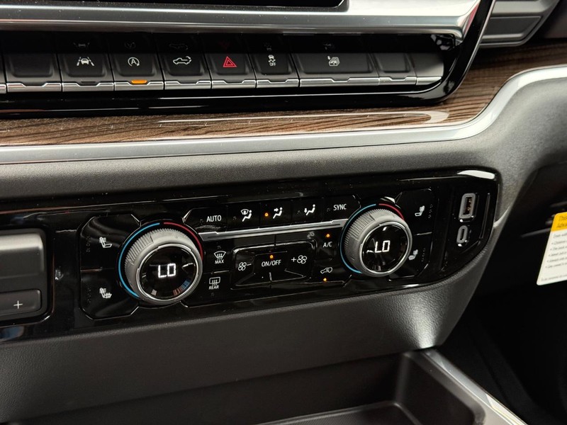Chevrolet Silverado 1500 Vehicle Full-screen Gallery Image 13