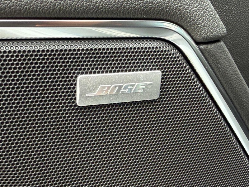 Chevrolet Silverado 1500 Vehicle Full-screen Gallery Image 17