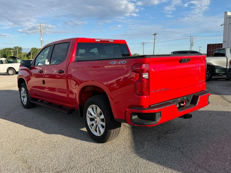 Chevrolet Silverado 1500 Vehicle Full-screen Gallery Image 3