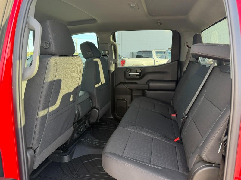 Chevrolet Silverado 1500 Vehicle Full-screen Gallery Image 4