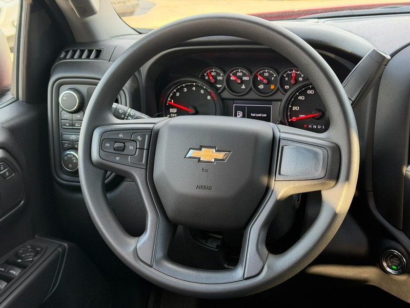 Chevrolet Silverado 1500 Vehicle Full-screen Gallery Image 6