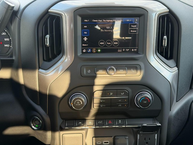 Chevrolet Silverado 1500 Vehicle Full-screen Gallery Image 7