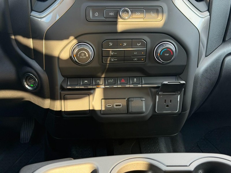 Chevrolet Silverado 1500 Vehicle Full-screen Gallery Image 8