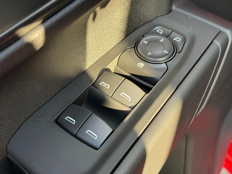 Chevrolet Silverado 1500 Vehicle Full-screen Gallery Image 9