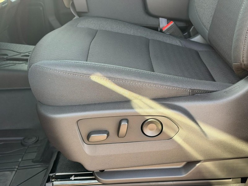 Chevrolet Silverado 1500 Vehicle Full-screen Gallery Image 10