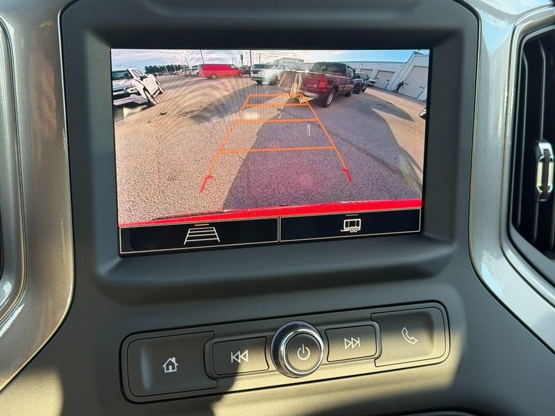 Chevrolet Silverado 1500 Vehicle Full-screen Gallery Image 12