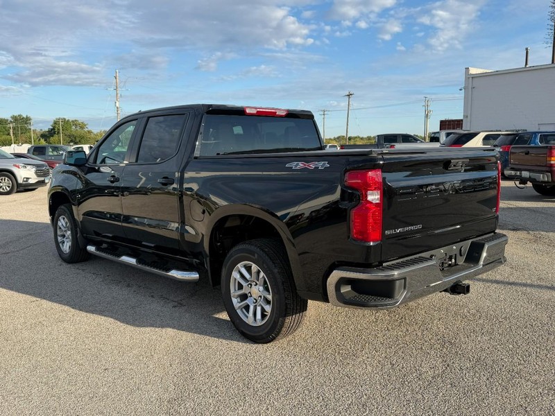 Chevrolet Silverado 1500 Vehicle Full-screen Gallery Image 3