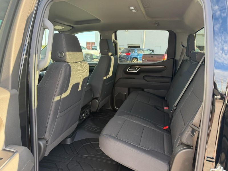 Chevrolet Silverado 1500 Vehicle Full-screen Gallery Image 4