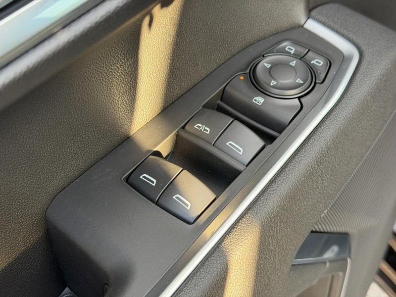 Chevrolet Silverado 1500 Vehicle Full-screen Gallery Image 9